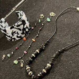 Black and White Jewelry Set